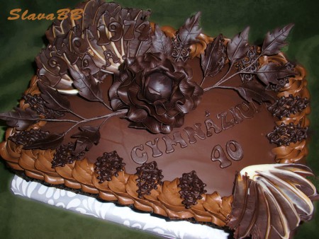 Torta "Čokoládová torta - Chocolatte Cake " cesto: čokoládové maslové plnka: parížska - čokoládová a vanilková  ovocie: jahody váha: 2,8kg